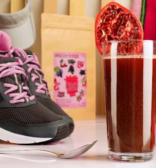 Roter Shake mit Smoothiepulver Rot als fruchtig frischer Obstsmoothie Roter Shake mit Smoothiepulver Rot als fruchtig frischer Obstsmoothie
